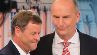 Landtagswahl Brandenburg 2014: Ministerpräsident Dietmar Woidke im Gespräch mit Christian Görke (l), Spitzenkandidat der Linken © dpa