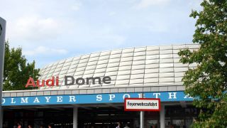 Großer Besucherandrang vor dem ersten Playoff Heimspiel des FC Bayern München im Audi Dome; Bundesliga-Saison 2011/12, München am 08.05.2012 (Quelle: imago / Ralph Peters).