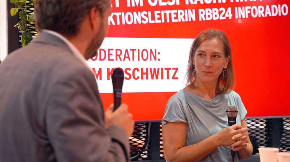 RBB Stand IFA 2022 - Tim Koschwitz im Gespräch mit Nina Siegers (Quelle: rbb)