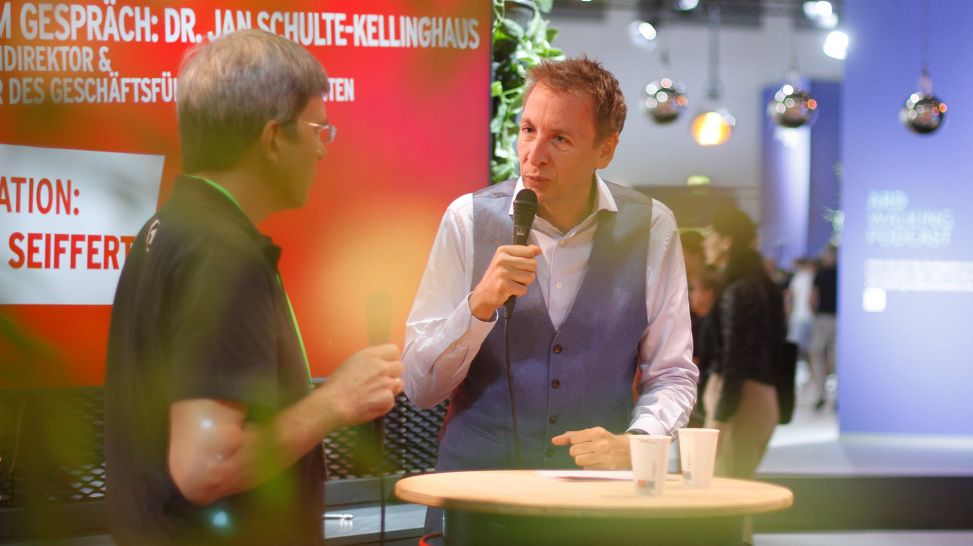 Dr. Jan Schulte-Kelllinghaus zu Gast bei Marco Seiffert am rbb Stand IFA 2022
