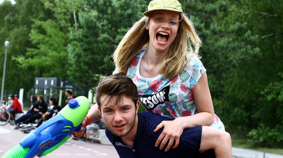 Tim und Lili bei der Spassszene im Park am Gleisdreieck, Foto: DOKfilm/rbb