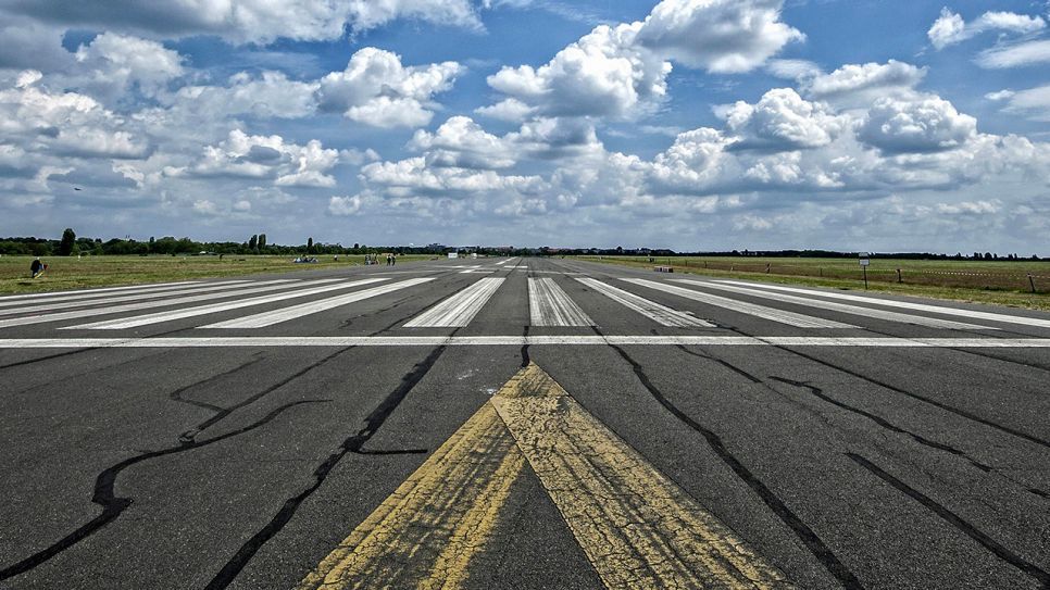 Ehemalige Start- und Landebahn auf dem Tempelhofer Feld (Quelle: imago/Kraft)
