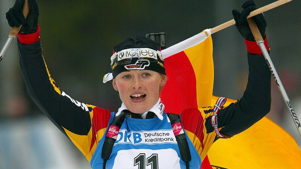 Katrin Apel jubelt über den 2. Platz in der Biathlon WM der Damen in Oberhof, 2004, Foto: IMAGO / Camera 4
