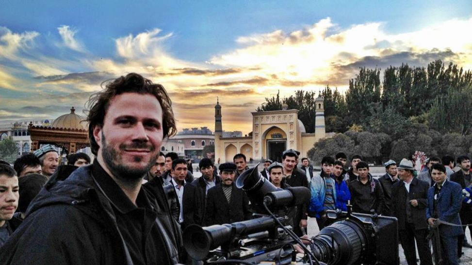 Kameraman Thomas mitten in Kashgar; Quelle: Ingo Aurich