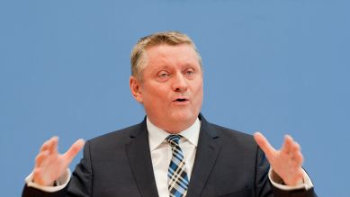Bundesgesundheitsminister Hermann Gröhe (CDU) in einer Pressekonferenz zum Pflegestärkungsgesetz (Quelle: dpa/Klaus-Dietmar Gabbert)