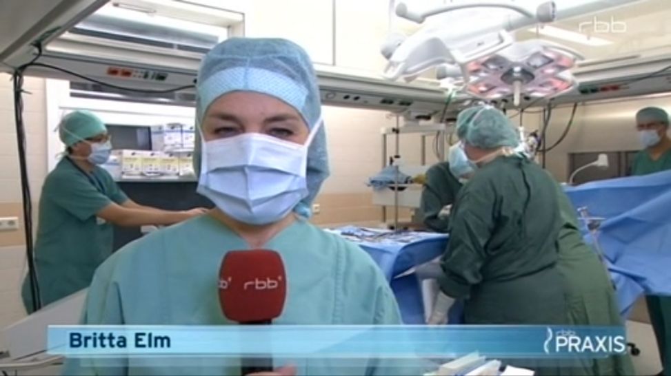 Schilddrüsen-OP Nachgefragt: Britta Elm live bei einer Schilddrüsen-OP im Krankenhaus Waldfriede, Berlin-Zehlendorf