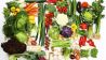Verschiedene Gemüse und Salate wie Kohl, Karotten, Porree (Quelle: imago/Jochen Tack)