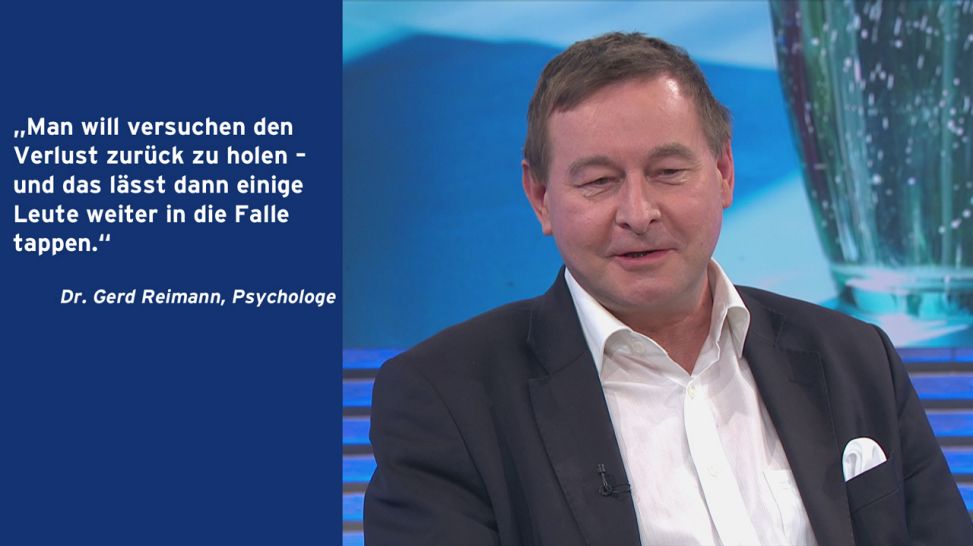 Psychologe Dr. Gerd Reimann zur Opferpsychologie bei Gewinnbetrug bei Täter Opfer Polizei extra "Vorsicht Abzocke" (Bild: rbb)
