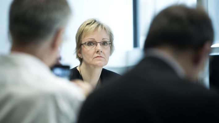 Sitzung des Landeswahlausschusses mit der Vorsitzenden Petra Michaelis-Merkach (Quelle: dpa/Jörg Carstensen)