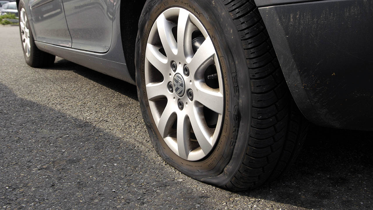Polizei sucht Zeugen in Prenzlau - Reifen von 45 Autos aufgeschlitzt - rbb|24