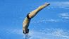 Ein Turmspringer taucht in das Wasser (Quelle: Imago/ Gepa Pictures)