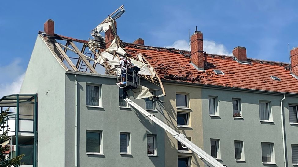 Eine Gewitterzelle mit Orkanböen hat am 15.08.2023 große Schäden in der Stadt Brandenburg an der Havel verursacht. (Quelle: rbb/Margarete Neubauer)
