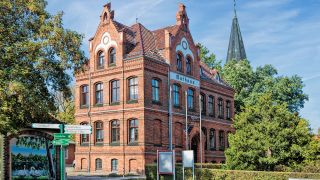 Archivbild: Rathaus von Zeuthen in Brandenburg am 12.06.2020.(Quelle: picture alliance)