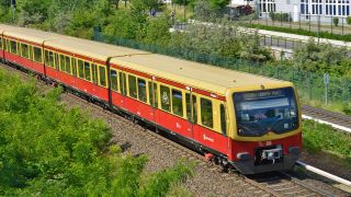 Archivbild: S-Bahn 25 fährt Richtung Potsdamer Platz am 28.072017. (Quelle: picture alliance/Schoening)
