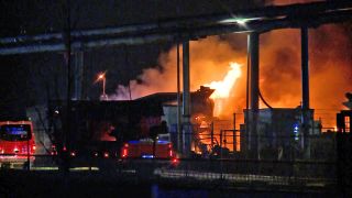 Orihinalbild: Bild aus Videomaterial über den Brand auf der A100 am 15.03.2024. (Quelle: TV News Kontor)