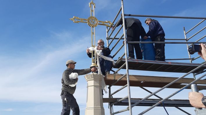 Zurückgekehrt: das Turmkreuz auf dem Campanile der Friedenskirche in Potsdam. (Quelle: SPSG/B. Morgenroth)