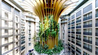 Der Vertikal Garten soll die Hotellobby künftig schmücken. (Visualisierung: Union Investment)