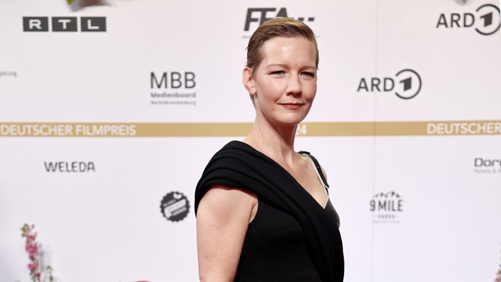Schauspielerin Sandra Hüller kommt zur Verleihung des Deutschen Filmpreises. (Quelle: dpa/Christoph Soeder)