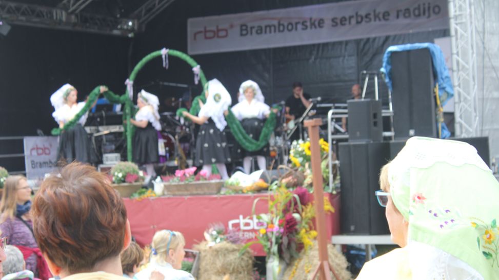 Dorf- und Erntefest Raddusch 2017: Sorbisches Bühnenprogramm (Quelle: rbb/Florian Ludwig)