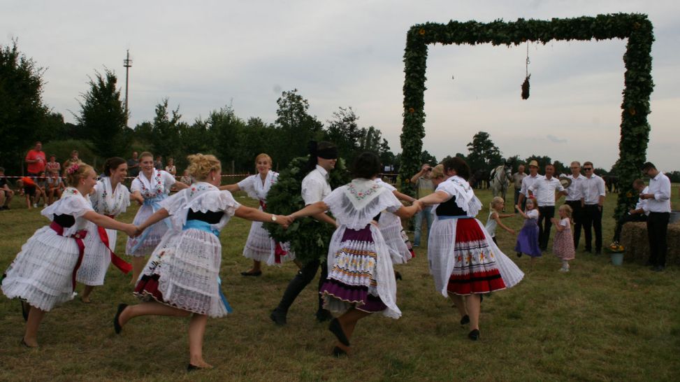 Festival der sorbischen/wendischen Kultur 2016 in Jänschwalde: Wendische Erntebräuche vorgestellt (Quelle: Nowy Casnik)