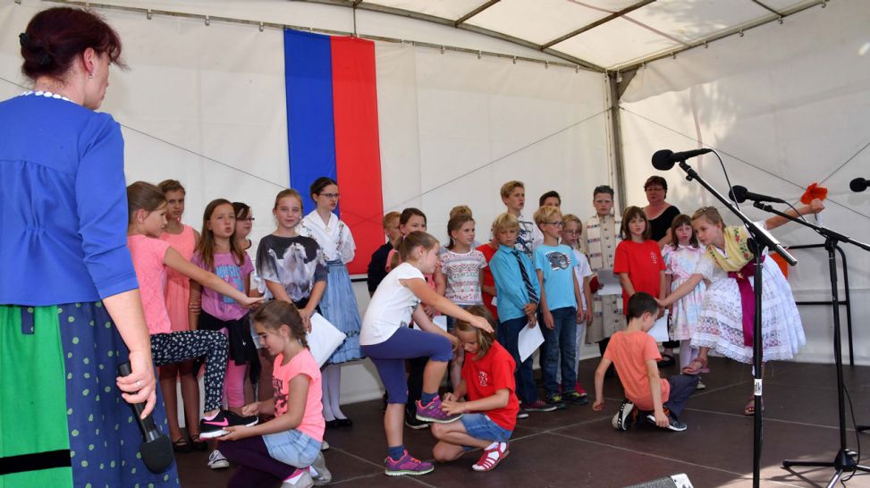 Festival der sorbischen/wendischen Kultur 2016 in Jänschwalde: Kinderprogramm auf dem Müller-Hof (Quelle: Michael Helbig)