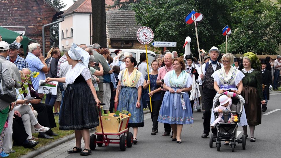 Festival der sorbischen/wendischen Kultur 2016 in Jänschwalde: Festumzug/Institutionen der Niederlausitz (Quelle: Michael Helbig)