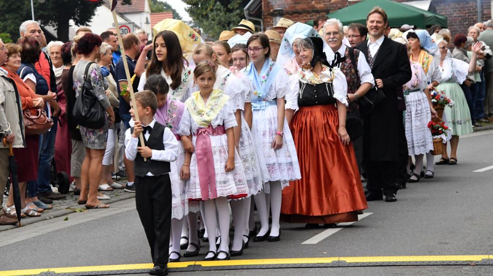 Festival der sorbischen/wendischen Kultur 2016 in Jänschwalde: Festumzug/Sorbische Chöre (Quelle: Michael Helbig)