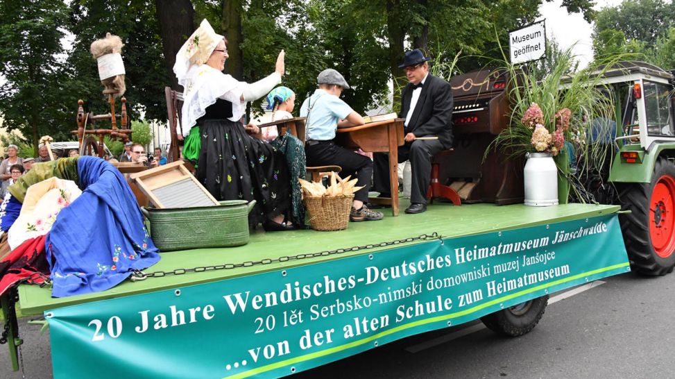 Festival der sorbischen/wendischen Kultur 2016 in Jänschwalde: Festumzug/Museum Jänschwalde (Quelle: Michael Helbig)