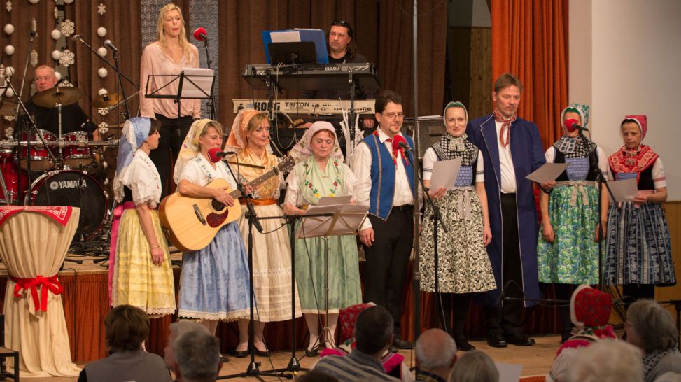 Sorbisches Adventskonzert des rbb in Schleife - Gemeinsamer Auftritt zum Konzertausklang (Quelle: rbb/M. Bulang)