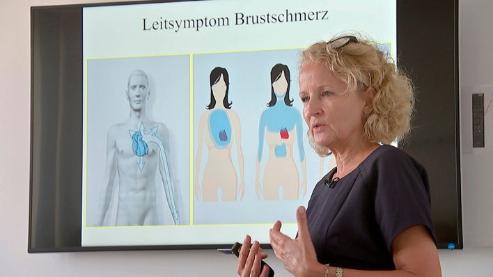 Prof. Verena Stangl während eines Seminars | Bild: rbb