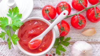 Ketchup mit Tomaten, Foto: Colourbox
