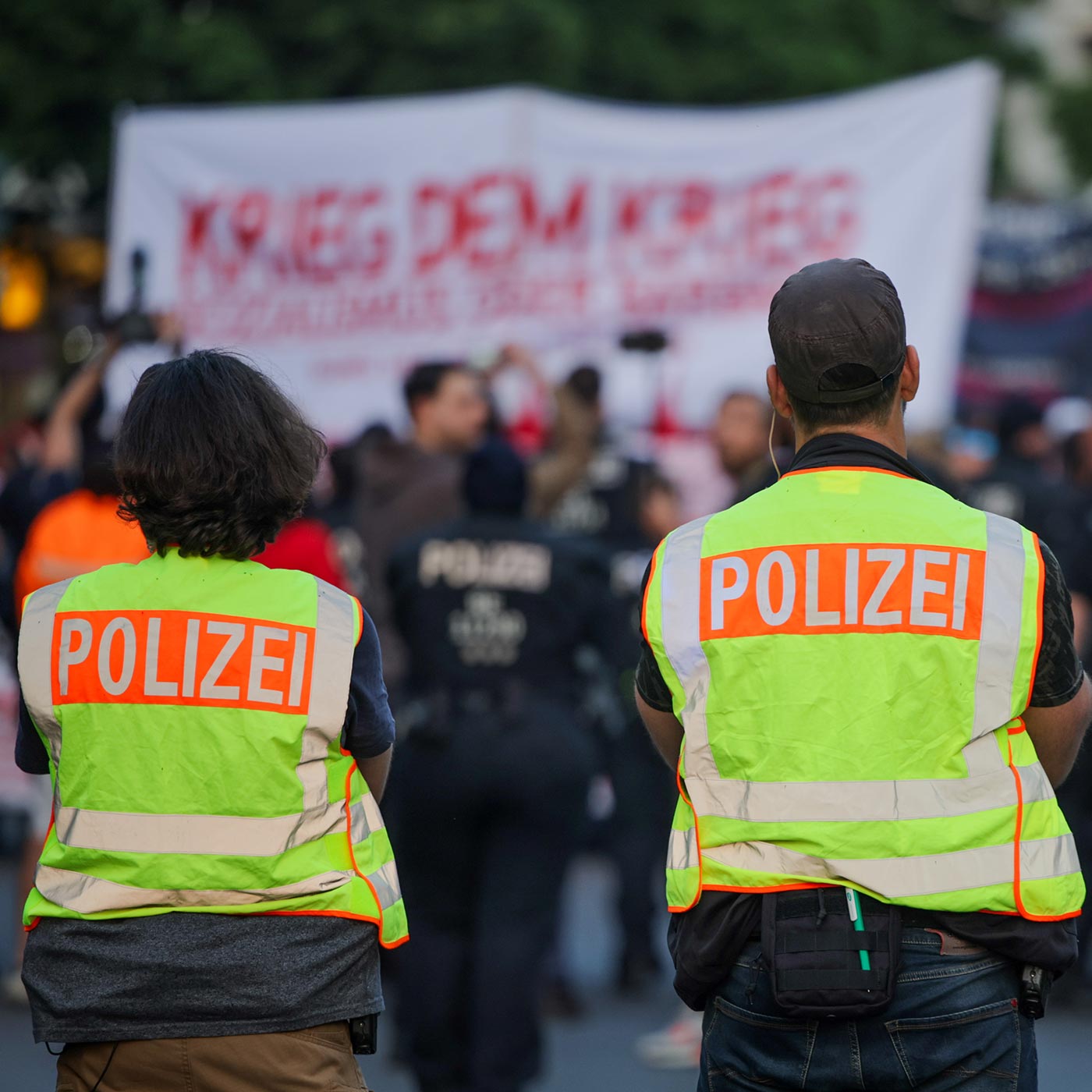 1. Mai in Berlin: Wie viel Polizeipräsenz ist zu viel?