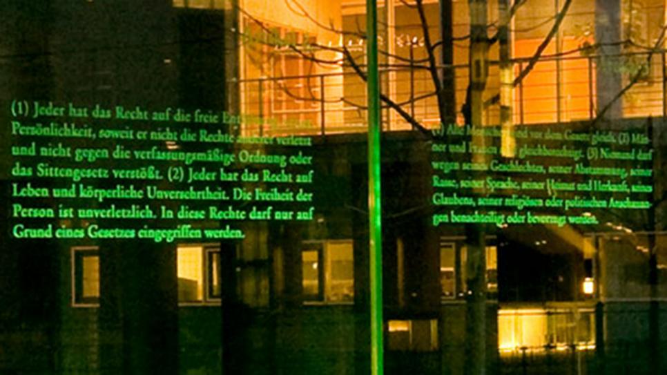 Tafeln mit Grundgesetz-Texten in Berlin