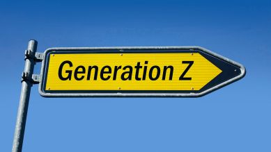 Verkehrsschild "Generation Z" © Sascha Steinach/dpa