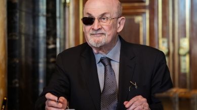 Der Autor Salman Rushdie im Hamburger Rathaus, 13.05.2024 © Christian Charisius/dpa