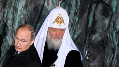 Der russische Präsident Wladimir Putin (l) und Das Oberhaupt der russisch-orthodoxen Kirche, Patriarch Kyrill (r) © picture alliance / POOL AFP/ AP/ dpa/ Alexander Nemenov