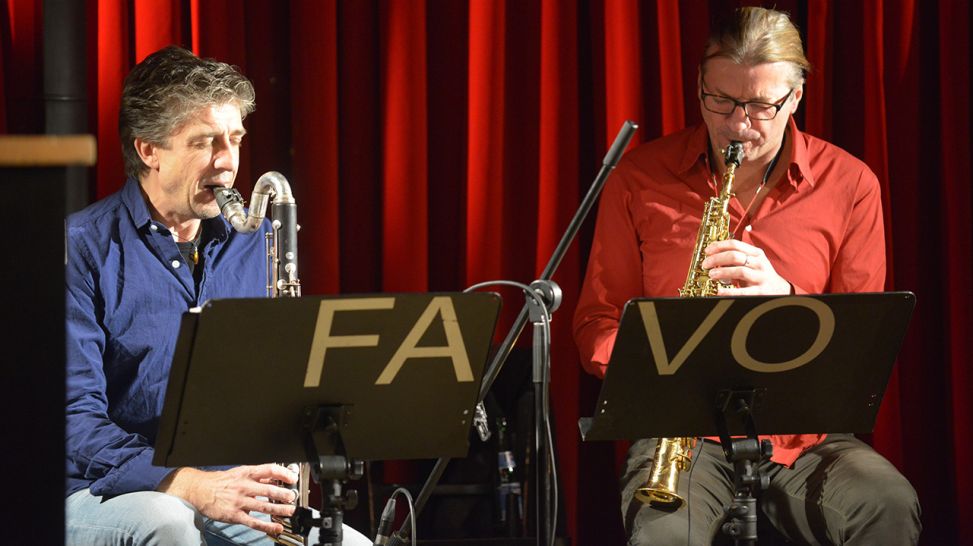 ​Preisverleihung im Roten Salon mit Falk Breitkreuz (Bassklarinette) und Volker Schlott (Sopransaxophon) ; Foto: © Thomas Ernst