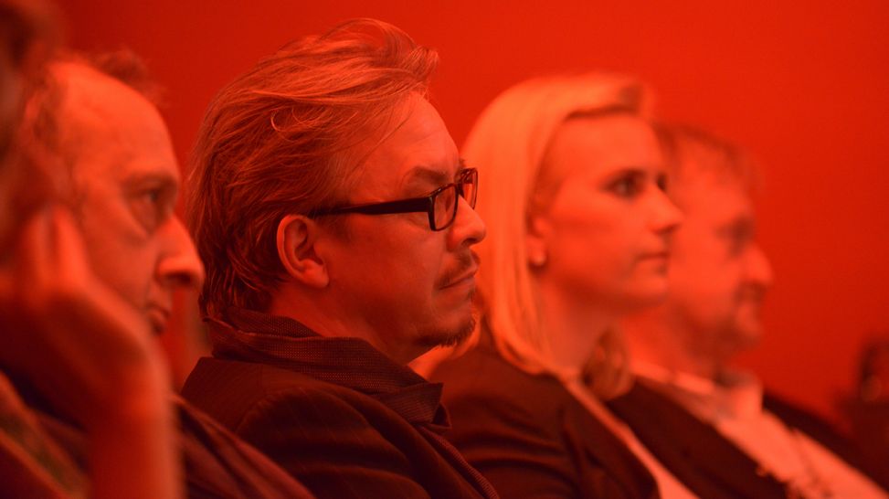 ​Preisverleihung im Roten Salon der Volksbühne mit Preisträger Ralf C. Grewe; Foto: © Thomas Ernst