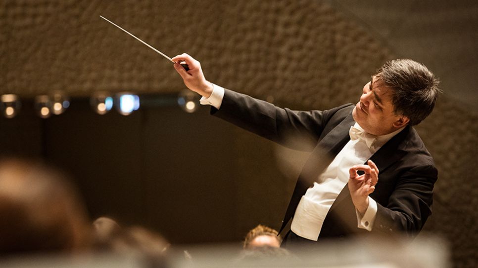 Alan Gilbert dirigiert das NDR-Elbphilharmonie Orchester ebendort; © Peter Hundert Photography