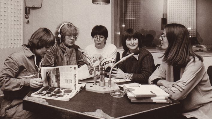 Die Zeitpunkte-Redaktion 1979 im Studio; v.l. Tina Stock, Maria Heiderscheidt, Fedele Simshäuser, Anne Quirin, Magdalena Kemper © SFB/rbb