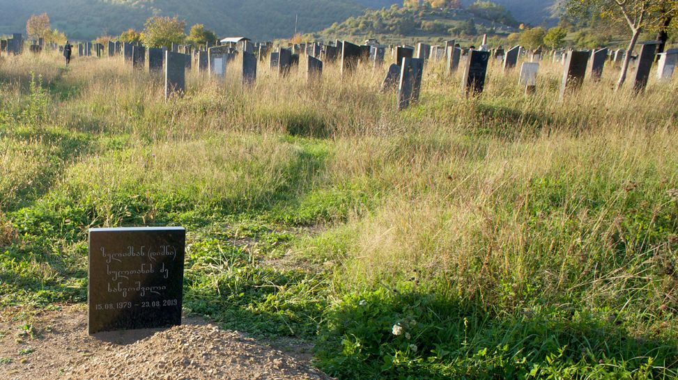 Grab des Mordopfers Changoschwilis, Friedhof in Duisi Georgien © Gesine Dornblüth