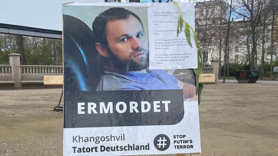 Plakat zum Mord an Changoschwili in Berlin © Silvia Stöber