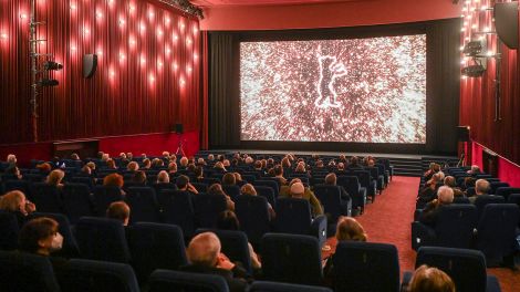 Publikum im Delphi-Filmpalast bei der Berlinale © Jens Kalaene