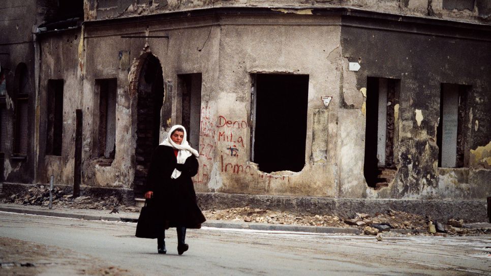 Straße in Sarajewo 1994 während des Bosnienkrieges © www.imago-images.de