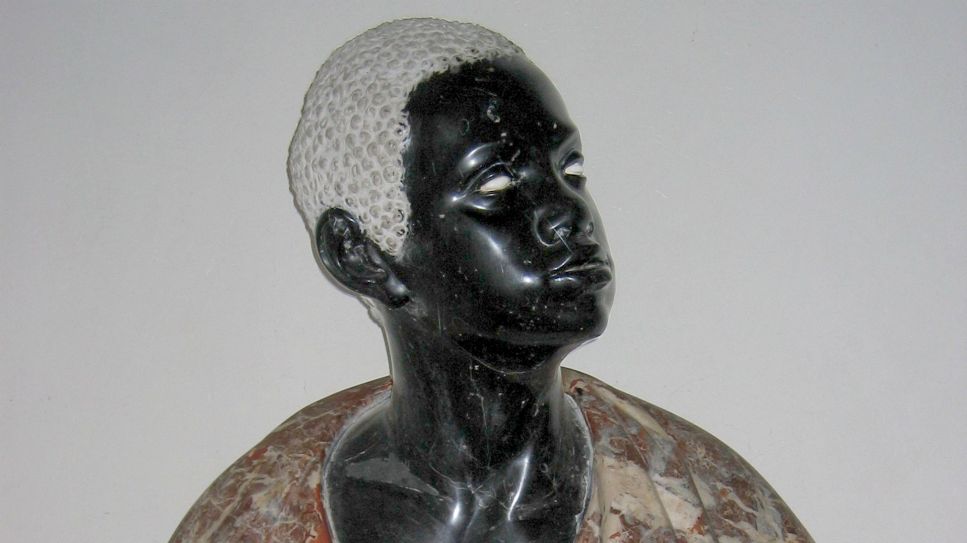 Unbekannter Bildhauer: Bildnis eines Afrikaners, 17. oder 1. Hälfte 18. Jh., farbiger Naturstein © SPSG