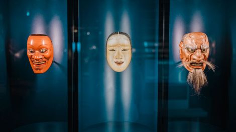 Samurai Museum Berlin – Installationsansicht: No-Masken; © Mario Heller