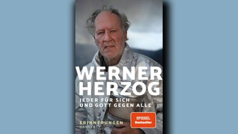 Werner Herzog: "Jeder für sich und Gott gegen alle. Erinnerungen", Hanser Verlag, 2022, 352 Seiten, ISBN 978-3-446-27399-3