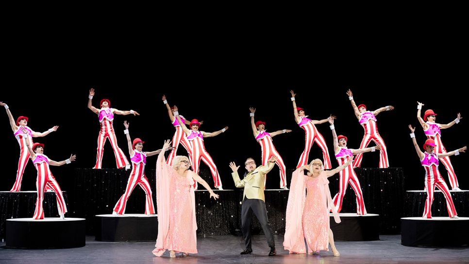 Komische Oper: Barrie Kosky's All-Singing, All-Dancing Yiddish Revue © Monika Rittershaus