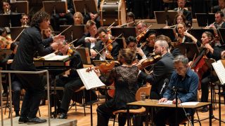DSO Berlin – Symphoniekonzert am 22. Oktober 2023 mit Navid Kermani, dirigiert von Robin Ticciati; © Lea Hopp