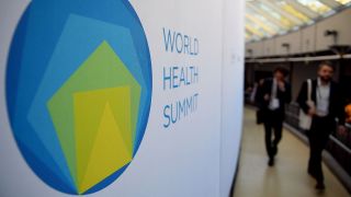 Kongressbesucher nehmen am 15.10.2017 in Berlin bei der Konferenz "World Health Summit 2017" teil © dpa/Britta Pedersen